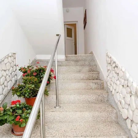 Apartament In 17 Pula