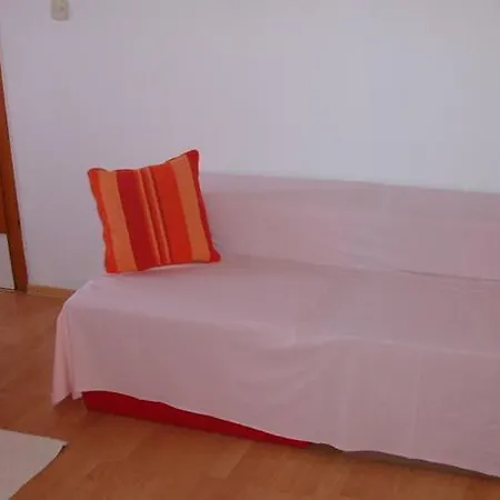 Apartment In 17 Pula