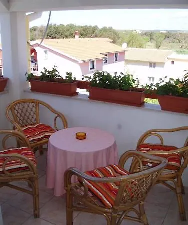 Apartment In 17 Pula