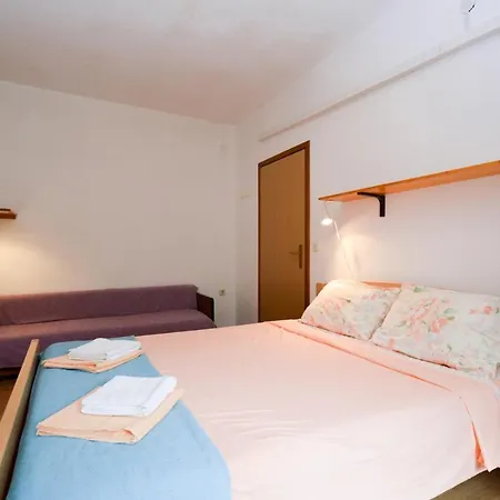 Apartament In 17 Pula